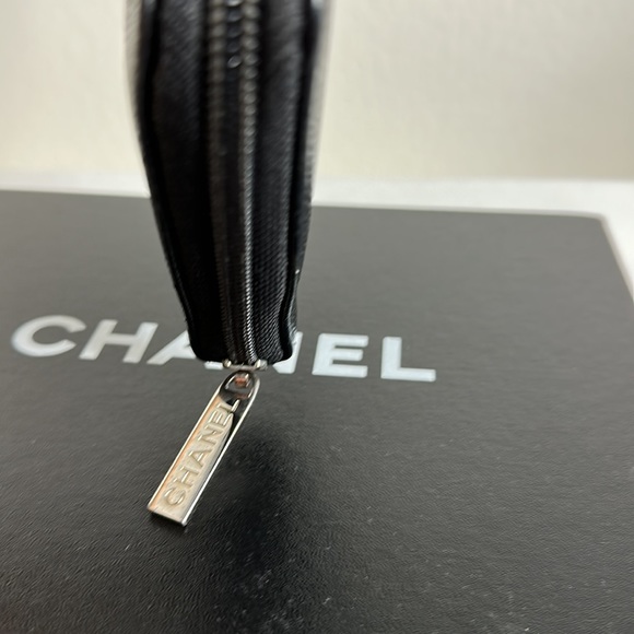 Chanel caviar long zip wallet - Picture 3 of 13